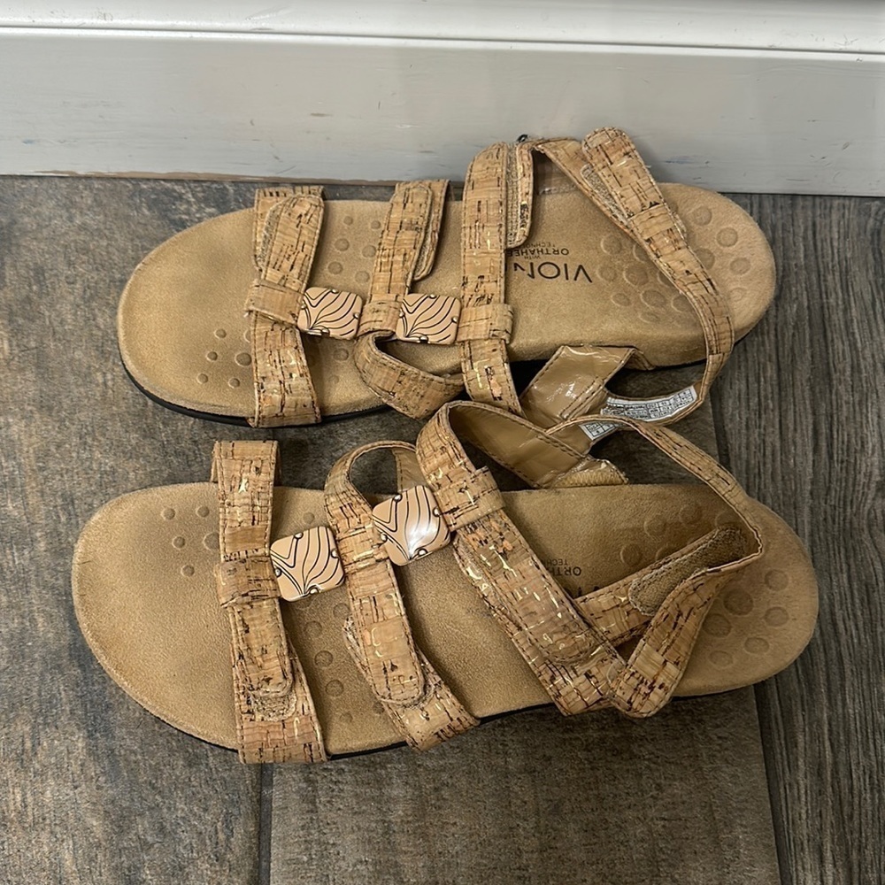 Vionic Amber sandals size 8